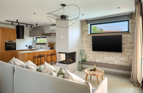 Kadumi Villa | Modern villa Vallis with pool and jacuzzi in Porec