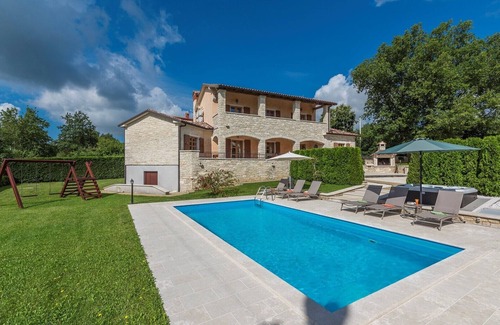 Kringa Villa | Modern Villa Vernier with Private Pool and Jacuzzi