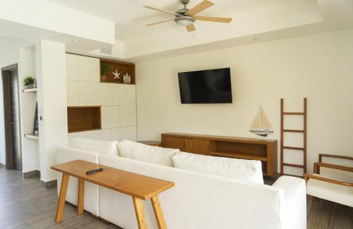 Monterrico Villa | Modern Villa with Outdoor Jacuzzi