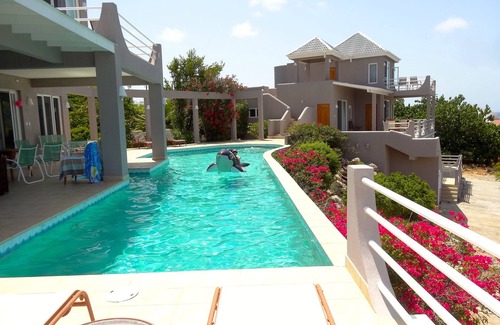 East End Village Villa | MODERN VILLA WITH POOL AND STUNING OCEAN VIEWS