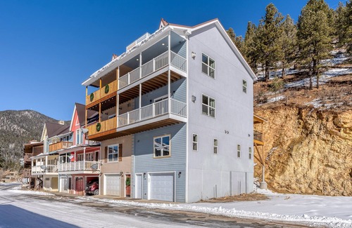 Red River House | Modern Vista Vibes: Your Epic Red River Escape