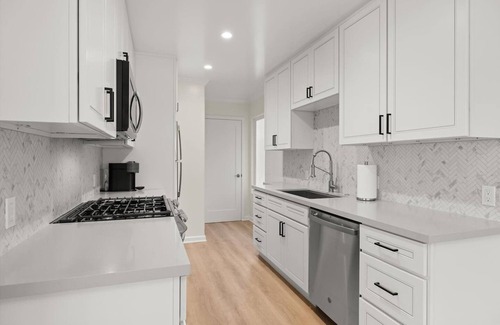 West Beach Apartment | Modern West Beach Retreat