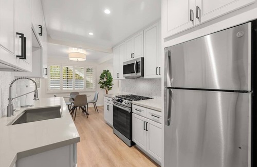West Beach Apartment | Modern West Beach Retreat