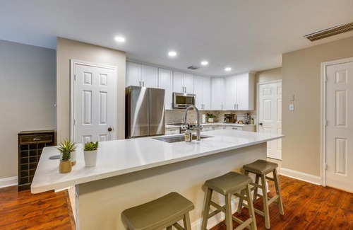 Alden Bridge House | Modern Woodlands Townhome with Spacious Yard and Patio
