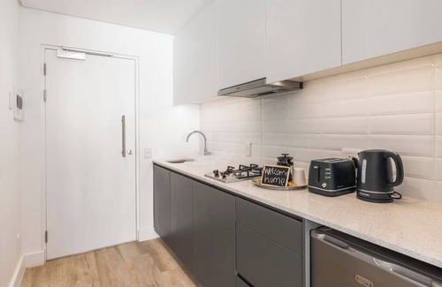 Cape Town City Centre Apartment | Modern Woodstock Apt w/Mountain View