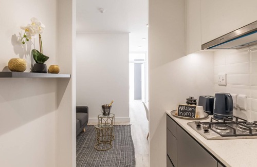 Cape Town City Centre Apartment | Modern Woodstock Apt w/Mountain View