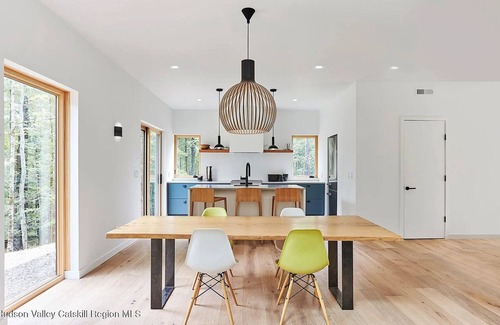 Woodstock House | Modern Woodstock Cabin