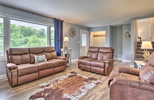 Zanesville House | Modern Zanesville Escape w/Deck & Spacious Yard