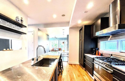 Edgewood House | Modern Zen Manor@Atlanta VIEW KING Beds Rooftop Bar