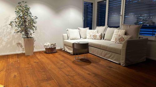 Hinwil Apartment | Modernes 3,5 Zimmer Apartment 100 m2 mit Alpenblick und 2 Terrassen