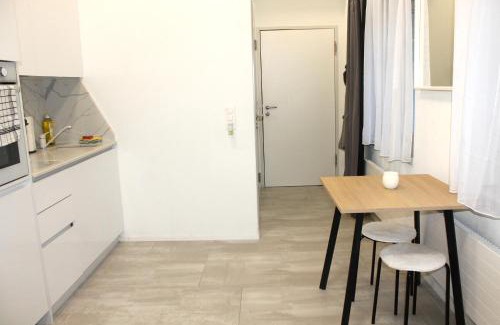 Bilten Apartment | Modernes Studio mit Küche & Parkplatz