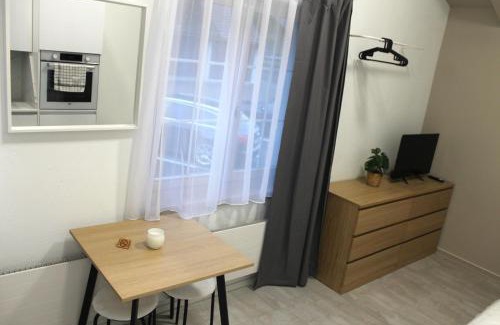 Bilten Apartment | Modernes Studio mit Küche & Parkplatz