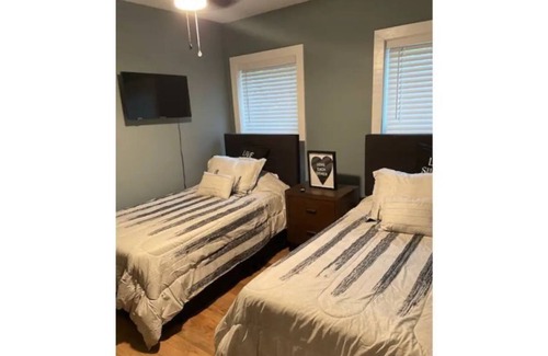 Plaza Midwood House | Modernized 1940s Bunglaow in historic Plaza-Midwood