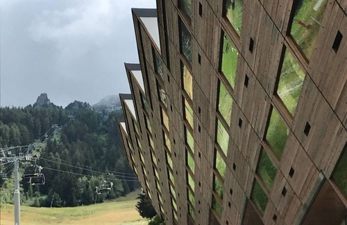 Arc-1600 Apartment | Modernly designed Apartment , Heart of the station, Ski on door, south terrace