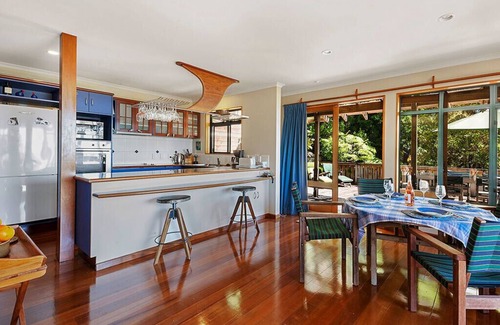 Pukawa Cottage | Moetu Lodge - Pukawa Bay Holiday Home