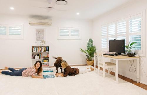 Moffat Beach Apartment | Moffat Beach Coastal Contemporary Unit A