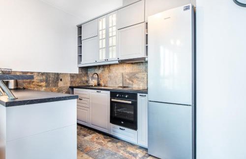 Grzegorzki Apartment | Mogilska Tower Apartments near Tauron Arena by InPoint