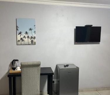 Emalahleni House | Mogoma Guesthouse