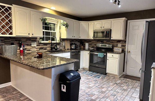 Albrightsville Villa | Mohawk Kudil in Poconos !Njoy Your spring with Hot Tub, Private Pool & Game Room