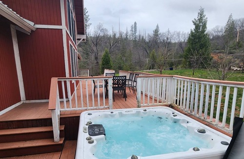 North Fork Cabin | Moic Lake House II a destination for family fun.