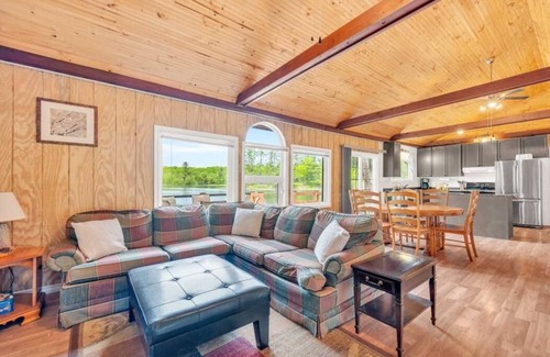 Centre Hastings Cottage | Moira Lakeside Cottage