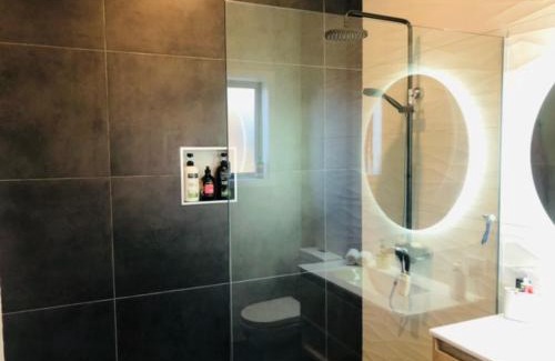 Ruakaka House | Moko Hiwi Escape Ruakākā- Huia Suite