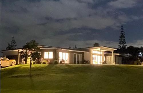 Ruakaka House | Moko Hiwi Escape Ruakākā- Huia Suite