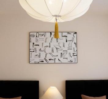 Downtown Shanghai Apartment | Moli B&B-Right on Nanjing East Road the Bund 2-Bedrooms with Elevator Apart ment Near the subway
