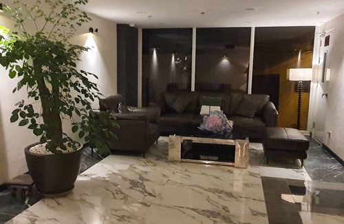 Cong Vi Hotel | MOMIZI HANOI 2 - PHAN KE BINH