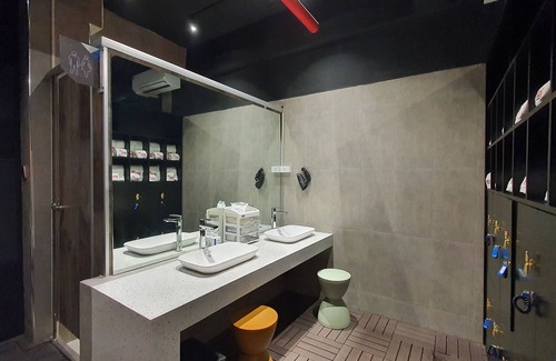 Cong Vi Hotel | MOMIZI HANOI 2 - PHAN KE BINH