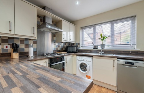 Newport House | Mon Bank II* Sleeps 5* Parking*Contractors*Groups