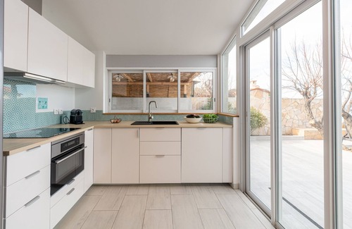 Giens Villa | Mon Rêve, fisherman's cottage feet in the water