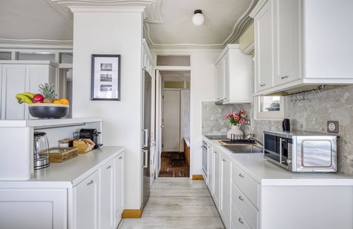 Psirri Apartment | Monastiraki Stylish Loft W/Acropolis View/Bathtub