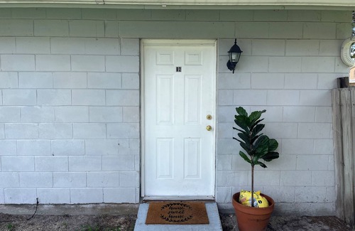 Fairview Shores Apartment | Money Saving Clean Small 1/1 Private Apartment on the Orlando Border.