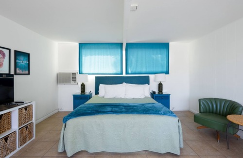 Desert Park Estates Hotel | Monkey Tree Hotel 14 by AvantStay | Stylish Hotel in Palm Springs w/Pool!