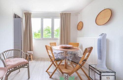 Guyancourt Apartment | Monnet - Versailles - CI - Relaxing getaway 30 minutes from Paris for 4 people