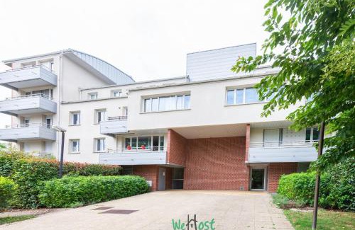 Guyancourt Apartment | Monnet - Versailles - CI - Relaxing getaway 30 minutes from Paris for 4 people