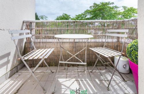 Guyancourt Apartment | Monnet - Versailles - CI - Relaxing getaway 30 minutes from Paris for 4 people