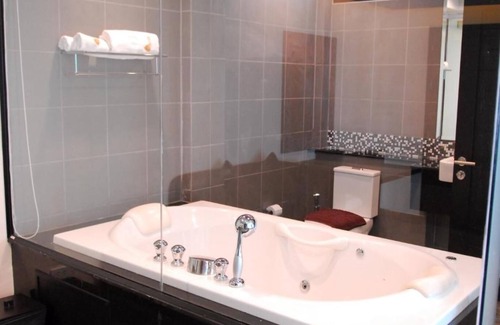 Kanchanaburi Hotel | Monsane River Kwai Resort