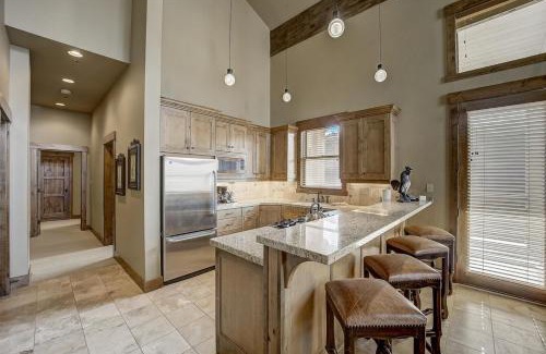 Deer Valley House | Mont Cervin 32 by AvantStay Ski In Ski Out Home in Silver Lake Village w Hot Tub