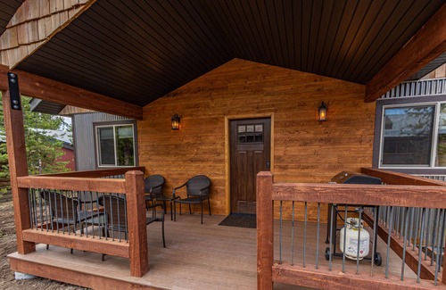 West Yellowstone Cabin | Montana Cabin -Sleeps 4, Just 5 Blocks from Yellowstone A/C and WiFi