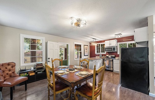 Northwood Cabin | Monte Rio Treehouse ~ Dog Friendly, Redwoods, Walk to Restaurants and River