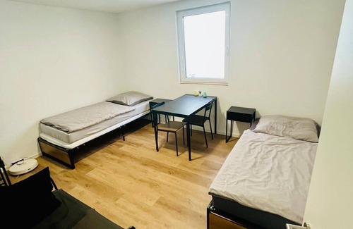 Cannstatt-Mitte Apartment | Monteuerwohnung 5 beds kitchen washing machine