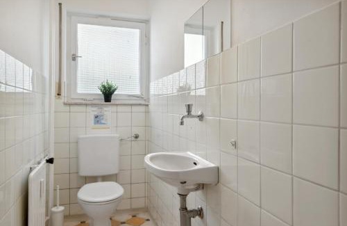 Kongen Apartment | Monteur und Worker Wohnungen in Köngen Kitchen,Wifi,Smart TV, Wendlingen, Stuttgart, Autobahn A8