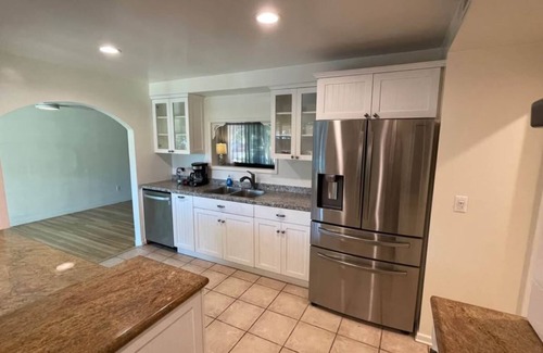 Granada Hills South House | Monthly - Cozy Private Master Room w Pool Access in Granada Hills