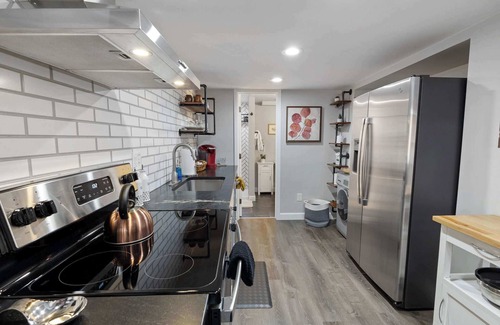 Barths Apartment | Monthly Rental- Bright loft in Wheat Ridge