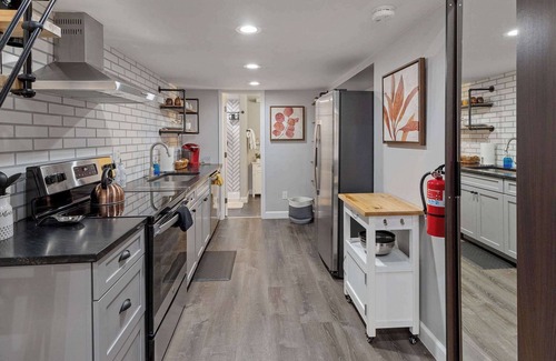 Barths Apartment | Monthly Rental- Bright loft in Wheat Ridge