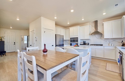 Auburn House | Monthly Rentals @ NEW LUX Modern 4 bd/3 ba Fully Stocked!