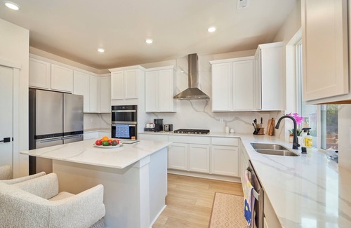 Auburn House | Monthly Rentals @ NEW LUX Modern 4 bd/3 ba Fully Stocked!