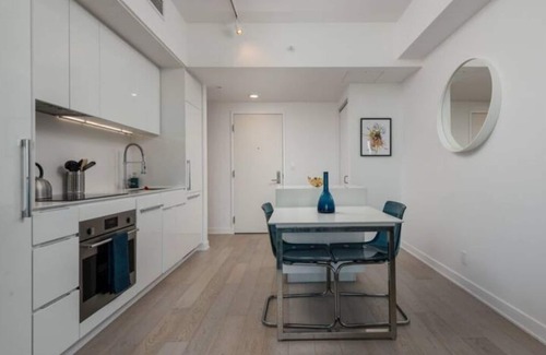 Southwest Condo | Monthly - Tour Des Canadiens Luxury Flat